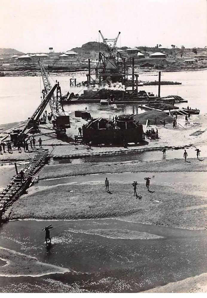 Photography.moi10165. Mozambique.zambeze bridge.1932 .5 7/8×4 5/16in