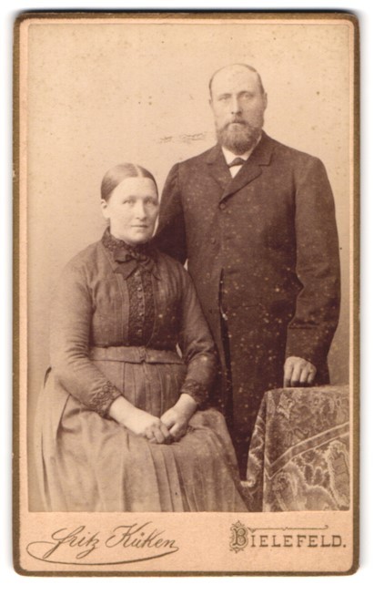 Photograph Fritz Küken, Bielefeld, Neumarkt 20, middle-class couple in preppy