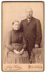 Photograph Fritz Küken, Bielefeld, Neumarkt 20, middle-class couple in preppy
