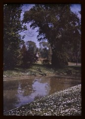 Original glass autochrome 13×18 cm. View around a water source.