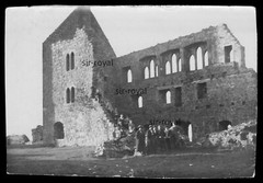 Münzenberg 1924 – People Posing in Front of Castle Ruins – 1920s – Photo 14x10cm