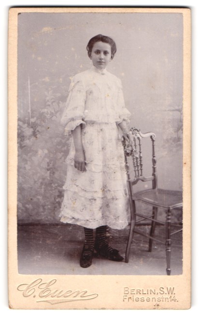 Photograph Carl Euen, Berlin-SW, Friesen-Strasse 14, portrait young lady in pretty