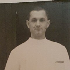 Photo Antique, Vintage, 1944, Doctor in Front of Hospital
