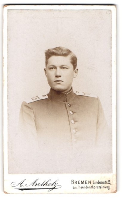 Photograph August Antholz, Bremen, Lindenstr. 2, Soldier from Regiment No 15 in