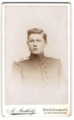 Photograph August Antholz, Bremen, Lindenstr. 2, Soldier from Regiment No 15 in