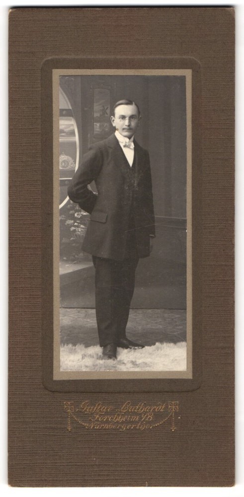 Photograph Gustav Luthardt, Forchheim i. B., Nuremberg Gate, portrait of an eleg