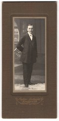 Photograph Gustav Luthardt, Forchheim i. B., Nuremberg Gate, portrait of an eleg