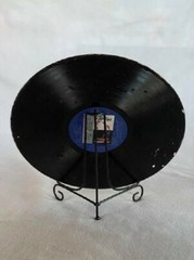Original Cuban Art and Crafts on Old Recycled Record Disc.Title «Hotel Nacional»