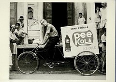 India 1959 Art Print Card Photo By Nat Norman – Fotofolio 4”x6” Pee Cola Seller