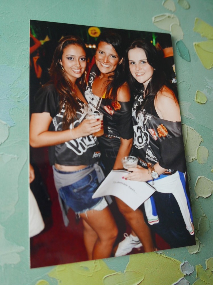 «GIRLFRIENDS»: PHOTO, PHOTOGRAPHY, «ASIA», LADIES, PRETTY, YOUNG, ATTRACTIVE, CLUB!