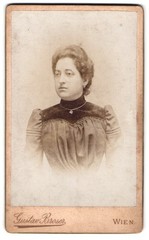 Photograph Gustav Broser, Vienna, Hauptstraße 23, portrait of a woman 1900