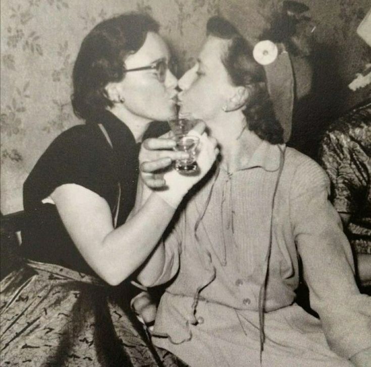 5##Photo negative film – Kissing women – Lesbian couple – Love – Kiss