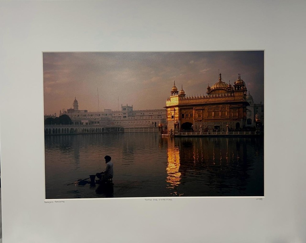 Francois Fontaine Temple D’ Amritsar IndiaGolden Temple YellowKorner Photograph