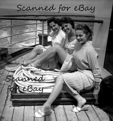 LEGGY BUSTY MODELS ON A SHIP GLAMOUR CHEESECAKE FASHION – 6 NEGATIVES 1950s