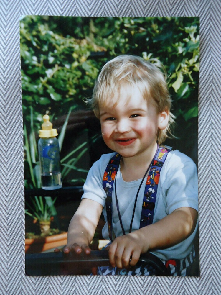 HAPPY NATURE: PHOTO, COLOUR PHOTO, FASHION, CHILD, BOY, GARDEN, SUMMER, NATURE, STYLE!
