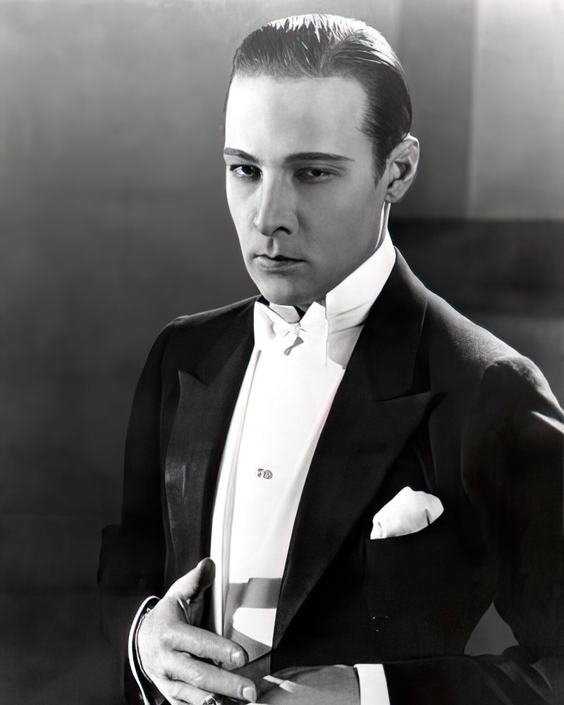 Rudolph Valentino publicity portrait c. 1919, reprint – multiple sizes: 1255