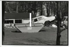 30x20cm orig archive photo around 1989 car «Opel Rekord in garbage container» photo