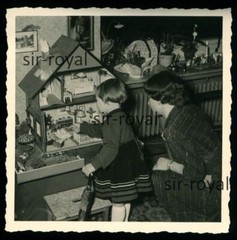 Little Girl with Dolls House – 1950s 1960s – Toy – Photo 6x6cm