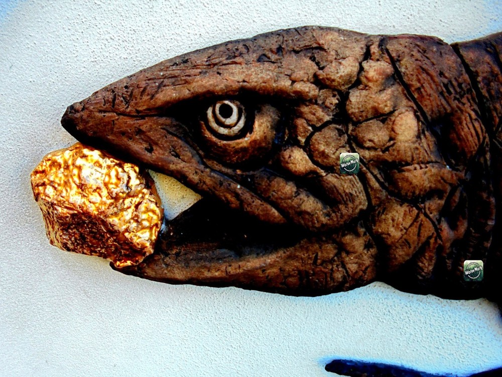 Photo Digital Wallpaper Image Background Snake Animal Head with Gold Real Nugget