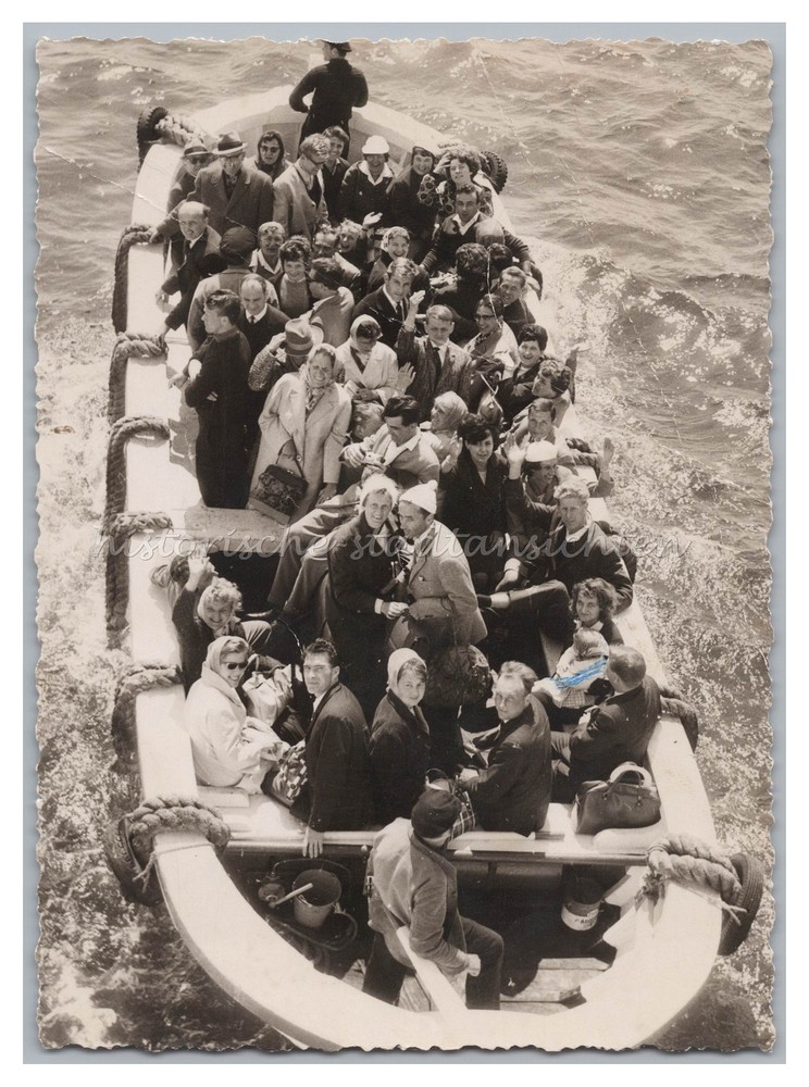 Landing Heligoland 1964 – Fashion Travel Leisure – Vintage Photo 1960s