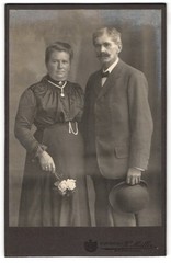 Photograph Karl Müller, Memmingen, middle-class couple with flowers