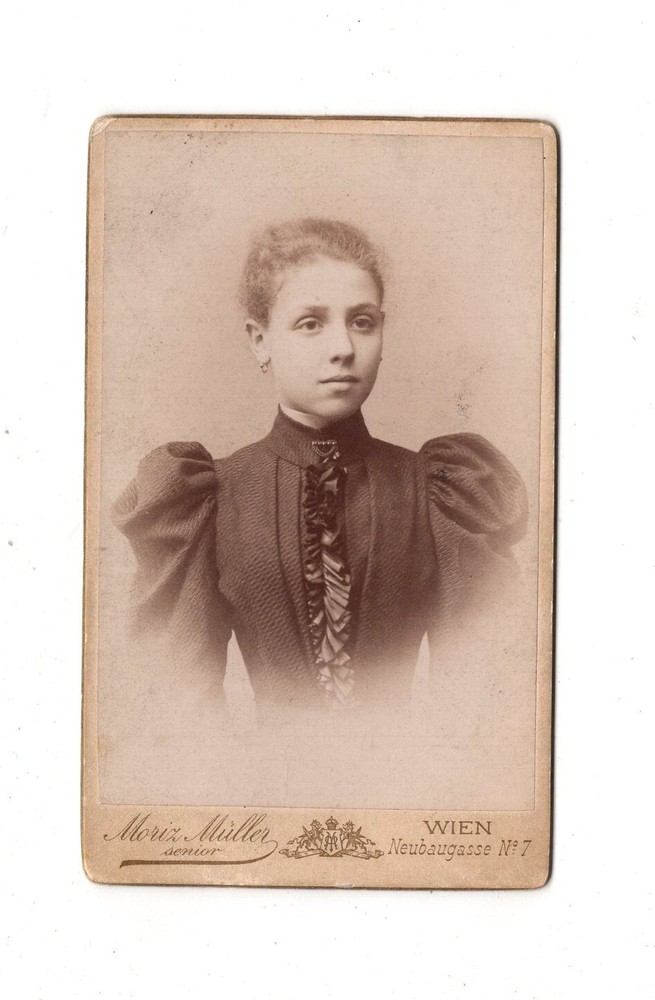 Moriz Müller senior CDV photo woman portrait-Vienna 1893