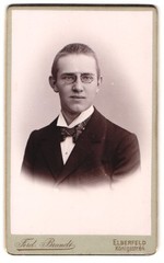 Photograph Ferd. Brandt, Elberfeld, Königsstraße 64, portrait of a young man