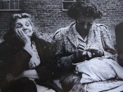 Signed 1941 NYC Public Housing Brooklyn Women New York PHOTO LEAGUE Joe Schwartz