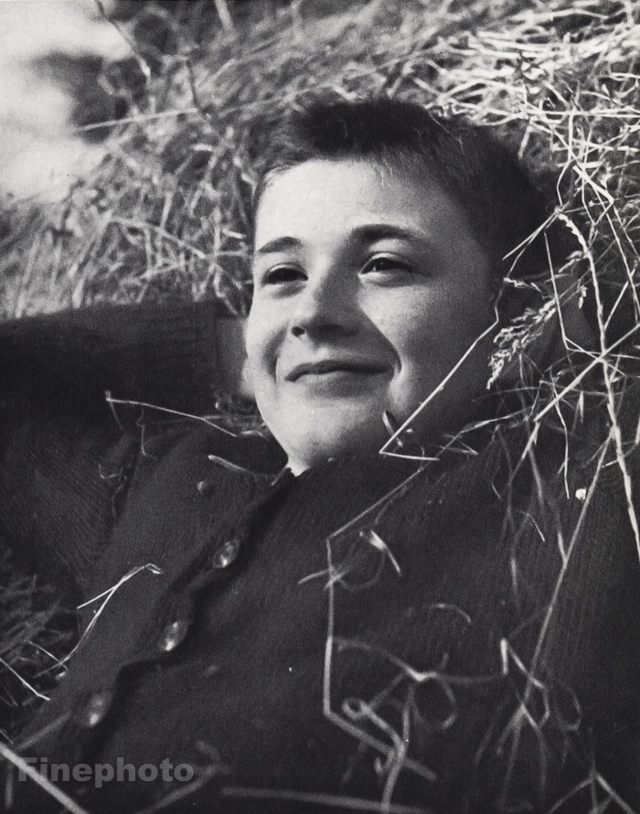 1960 Vintage CUTE FRENCH BOY Straw Hay Portrait Male 8×10 Photo Art JOS LE DOARE