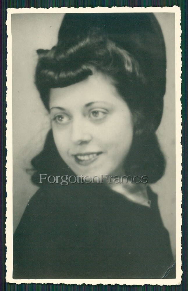 Photo portrait beautiful woman hairdresser fashion curly girl fashion hair style 30s