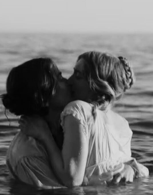 5##Photo negative film – Kissing women – Lesbian couple – Love – Kiss