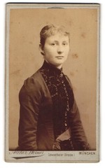 Photograph Franz Werner, Munich, Schwanthaler Strasse 1, portrait young lady I