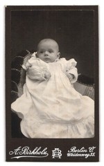 Photograph A. Birkholz, Berlin, Weidenweg 35, monogram of the photographer with Verz