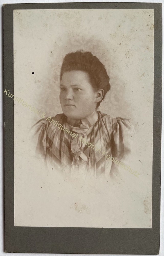 orig. CDV photo photograph woman lady picture old fashion around 1890 unknown photographer
