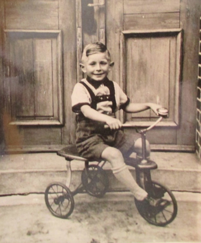 Heritage Private Photo circa 1935! happy boy child with the cool iconic tricycle