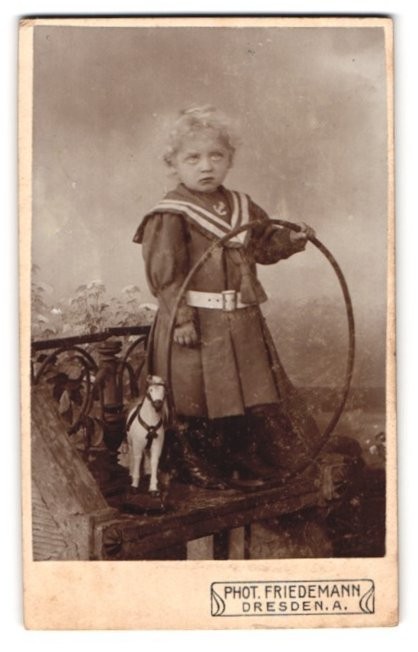 Photograph Tr. Friedemann, Dresden-A, Rosenstrasse 48, portrait little girl
