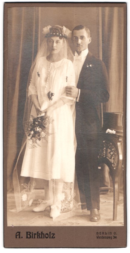 Photograph A. Birkholz, Berlin, Weidenweg 34, young couple in wedding dress