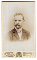 Photograph J. Fuchs, Dresden, Orphanage Strasse 16, portrait fashionably dressed