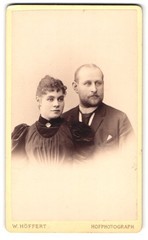 Photograph W. Höffert, Berlin, Unter den Linden 24, portrait young couple in mod