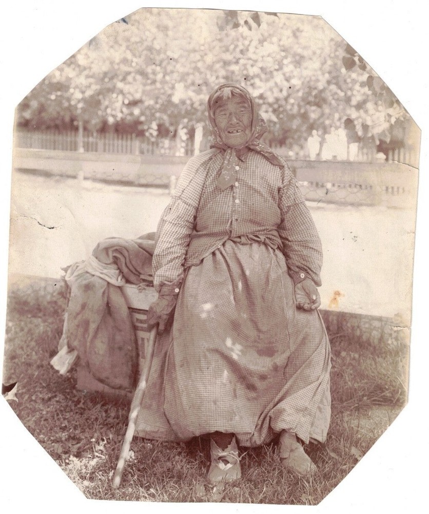 Photograph / Paiute Woman 1890