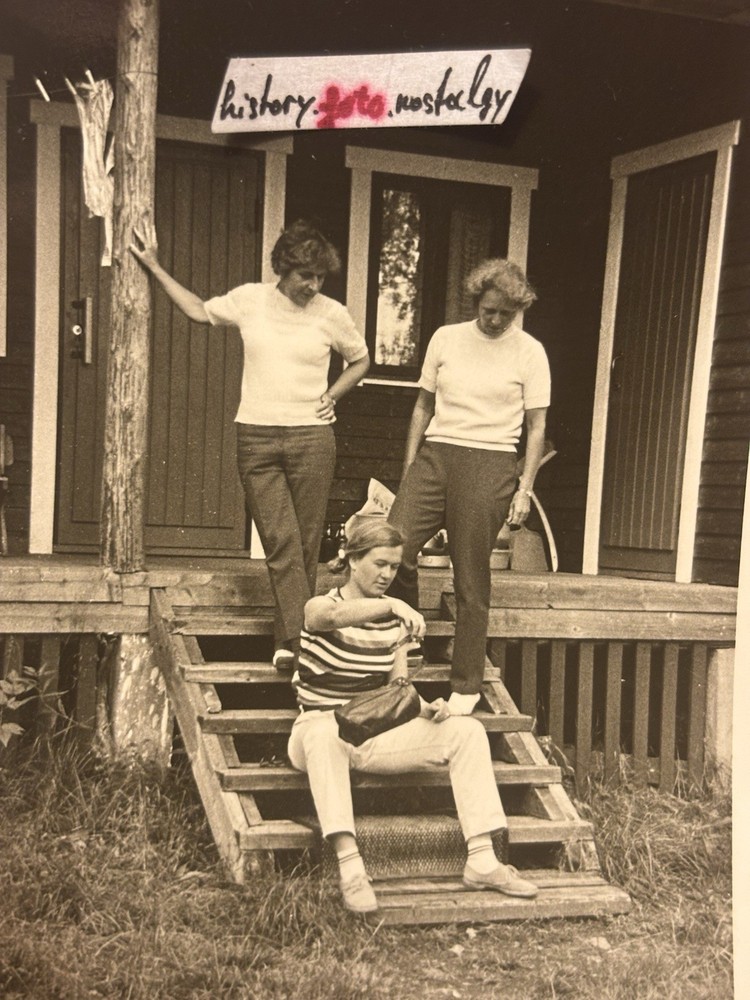 ❤️Bundle 3 Photos Beautiful Women Girls Older Wooden House Forest Nature 70-80s ~7×10