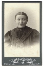 Photograph Alfred Birkholz, Berlin, Weidenweg 35, elderly lady with squinting A