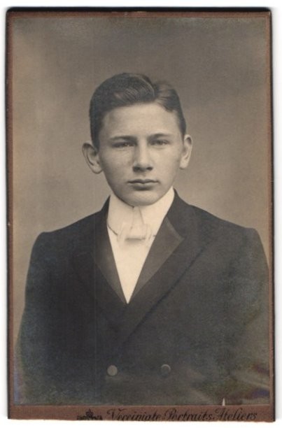 Photography Ramme & Ulrich, Bayreuth, Ludwigstr. 26, Portrait Young Man in Qty
