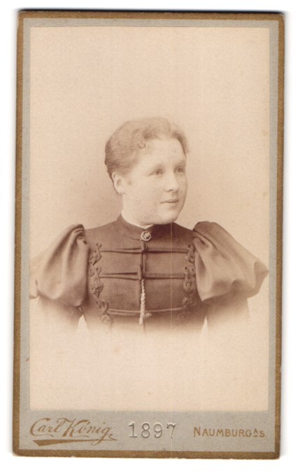 Photograph Carl König, Naumburg a. S., portrait young lady with tied back