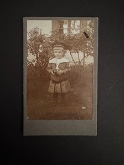 CdV Photo Girl with Hat «Morroco» – Morocco Crisis around 1905 – Toy Ball