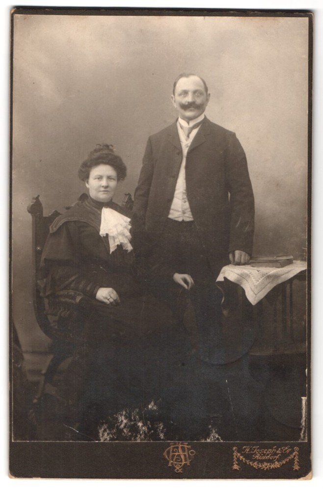 Photograph H. Joseph & Co., Berlin-Rixdorf, portrait middle-class couple in contemporary