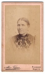 Photography Alex Tepper, Rixdorf, Bergstr. 123, older middle class lady in dress