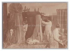 Drei Damen präsentieren ihre Töpferkunst – Berufe Vasen Porzellan – Foto 1920er
