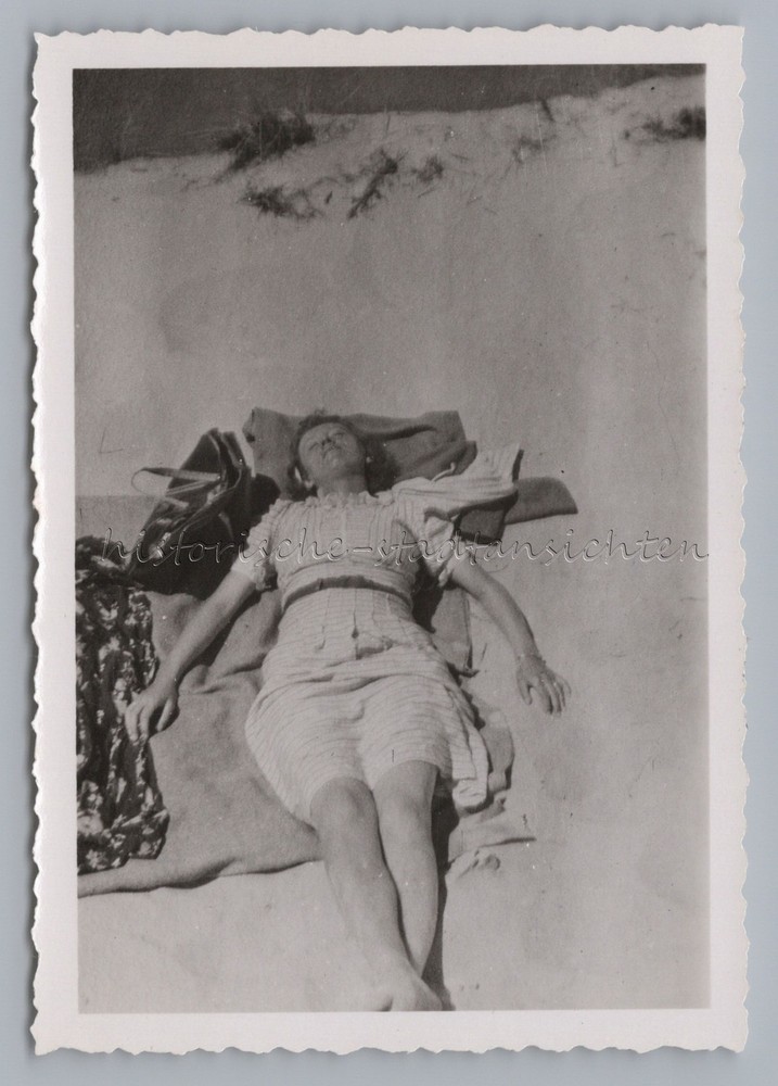 Henkenhagen Ustronie Morskie Pomerania Poland – Woman on the Beach – Photo 1930s 40s
