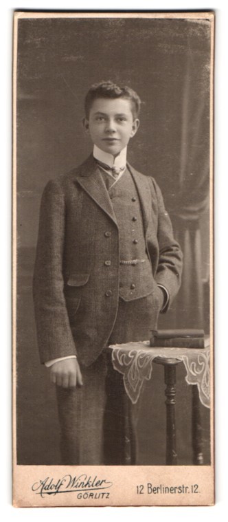 Photograph Adolf Winkler, Görlitz, Berlinerstraße 12, boy in plaid suit